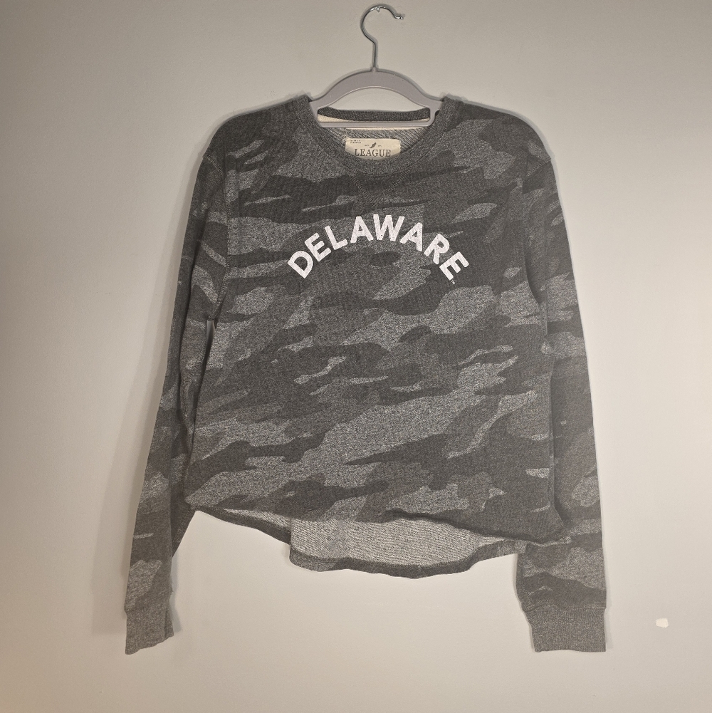 Camo Print University of Delaware Cropped Crewneck Medium